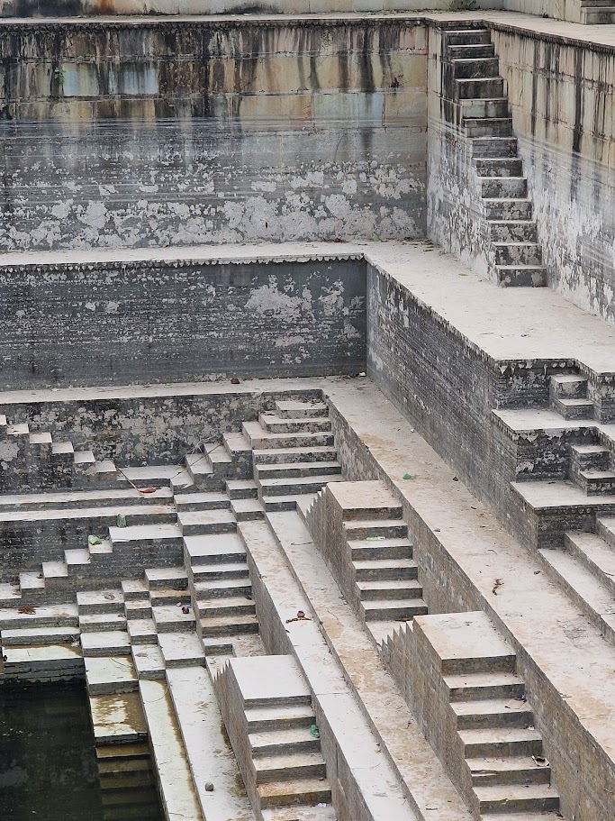 picture of steps at a step well in Bundi, Rajasthan,taken by Charles Gillams